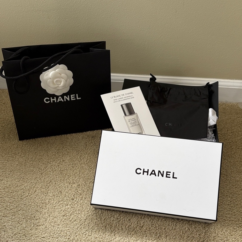 CHANEL Black and White Gift Set